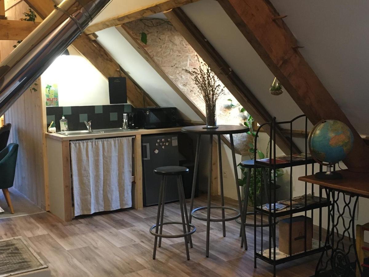 Chez Fred Avec Vue Sur Le Chateau Angles-sur-l'Anglin Экстерьер фото